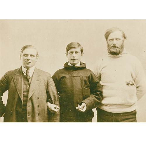 Knud Rasmussen, Peter Freuchen og Peder Pedersen før afrejsen - postkort